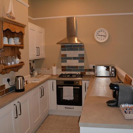The Fabulous Number Two Apartment A Cosy Coastal Getaway โครเมอร์ ภายนอก รูปภาพ