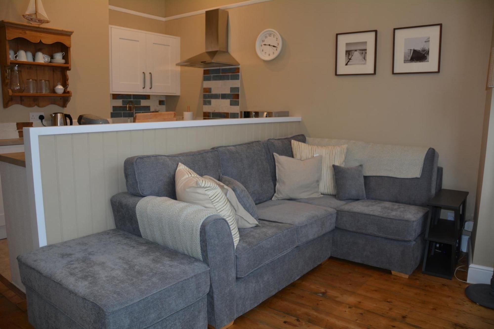 The Fabulous Number Two Apartment A Cosy Coastal Getaway โครเมอร์ ภายนอก รูปภาพ
