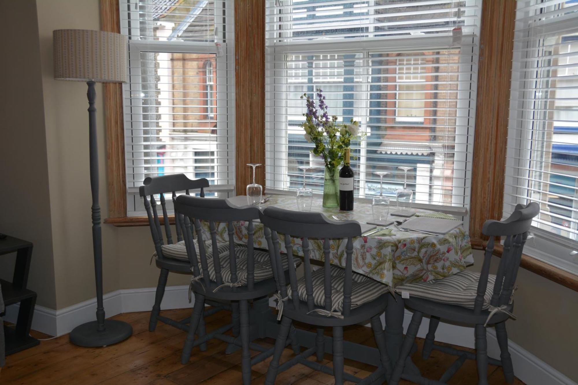 The Fabulous Number Two Apartment A Cosy Coastal Getaway โครเมอร์ ภายนอก รูปภาพ